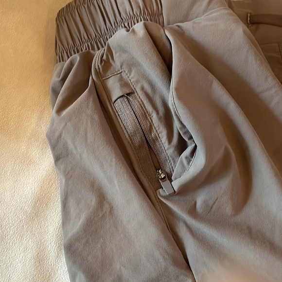 Kaialoha Supply woman’s shorts size small. Color cocoa. - Picture 4 of 5